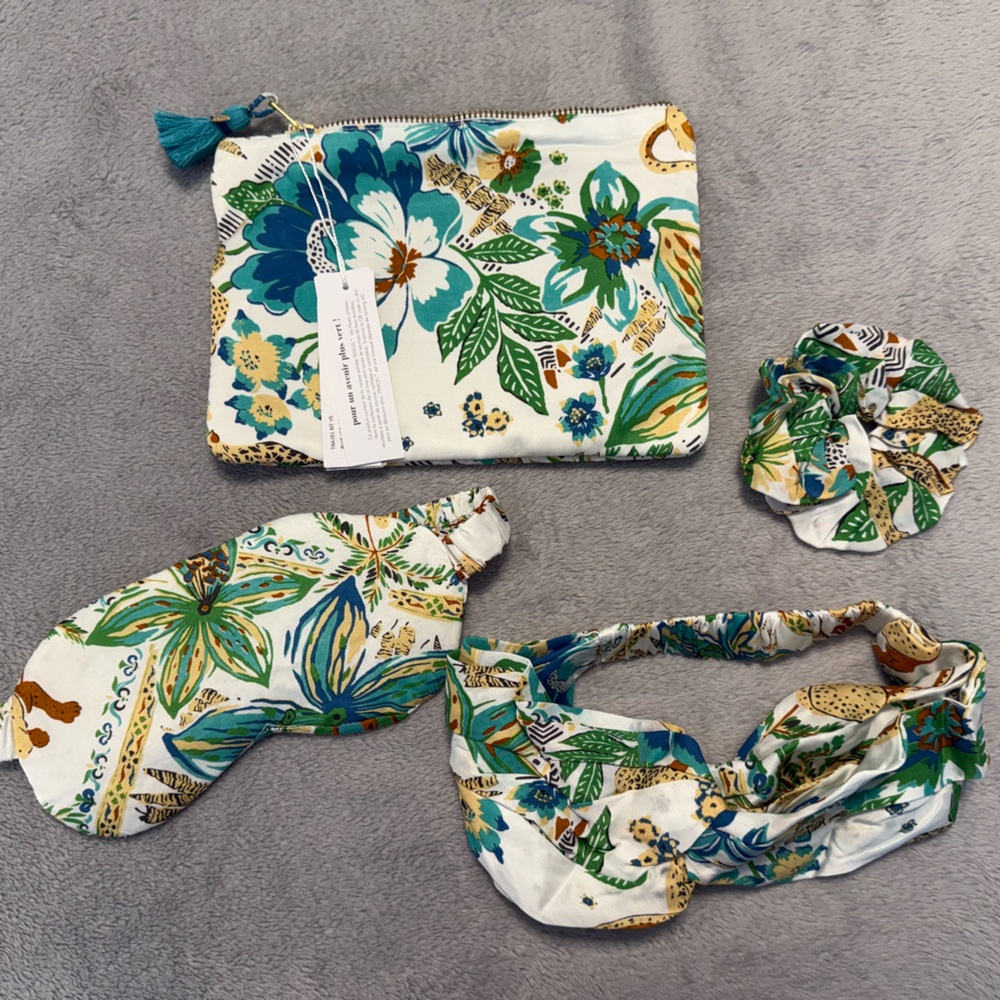 NWT Poupette St Barth Travel Kit-Scrunchie, Eye Mask Gel Insert, Headband, Pouch